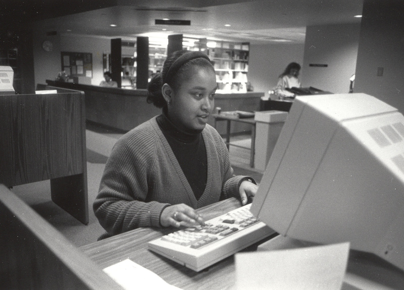 Nicholson Library-computer station.jpg