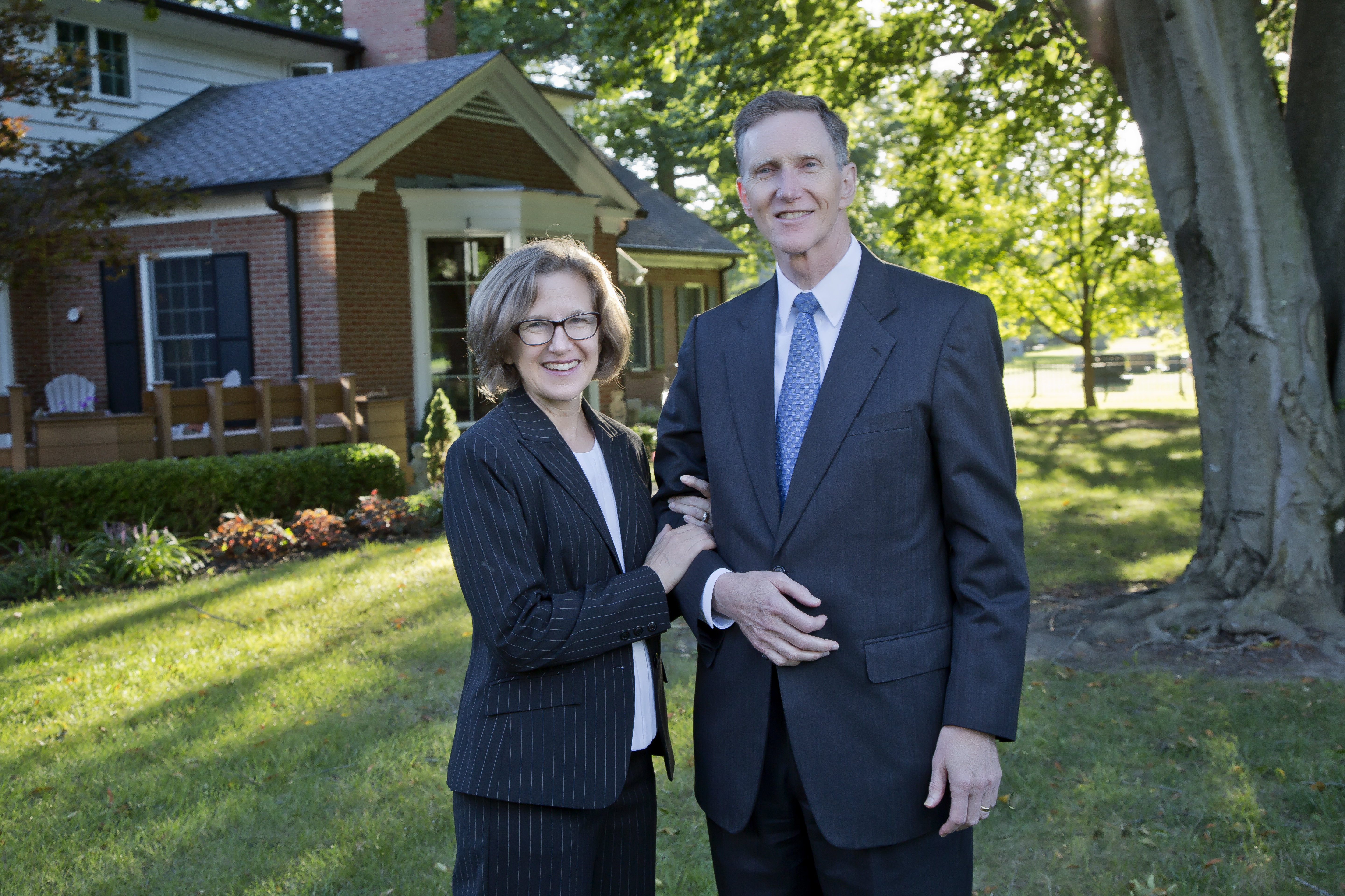 ART_4423FGNN-Pres John Pistole & wife Kathy Harp-rear of Boyes House-9-27-2016.jpg