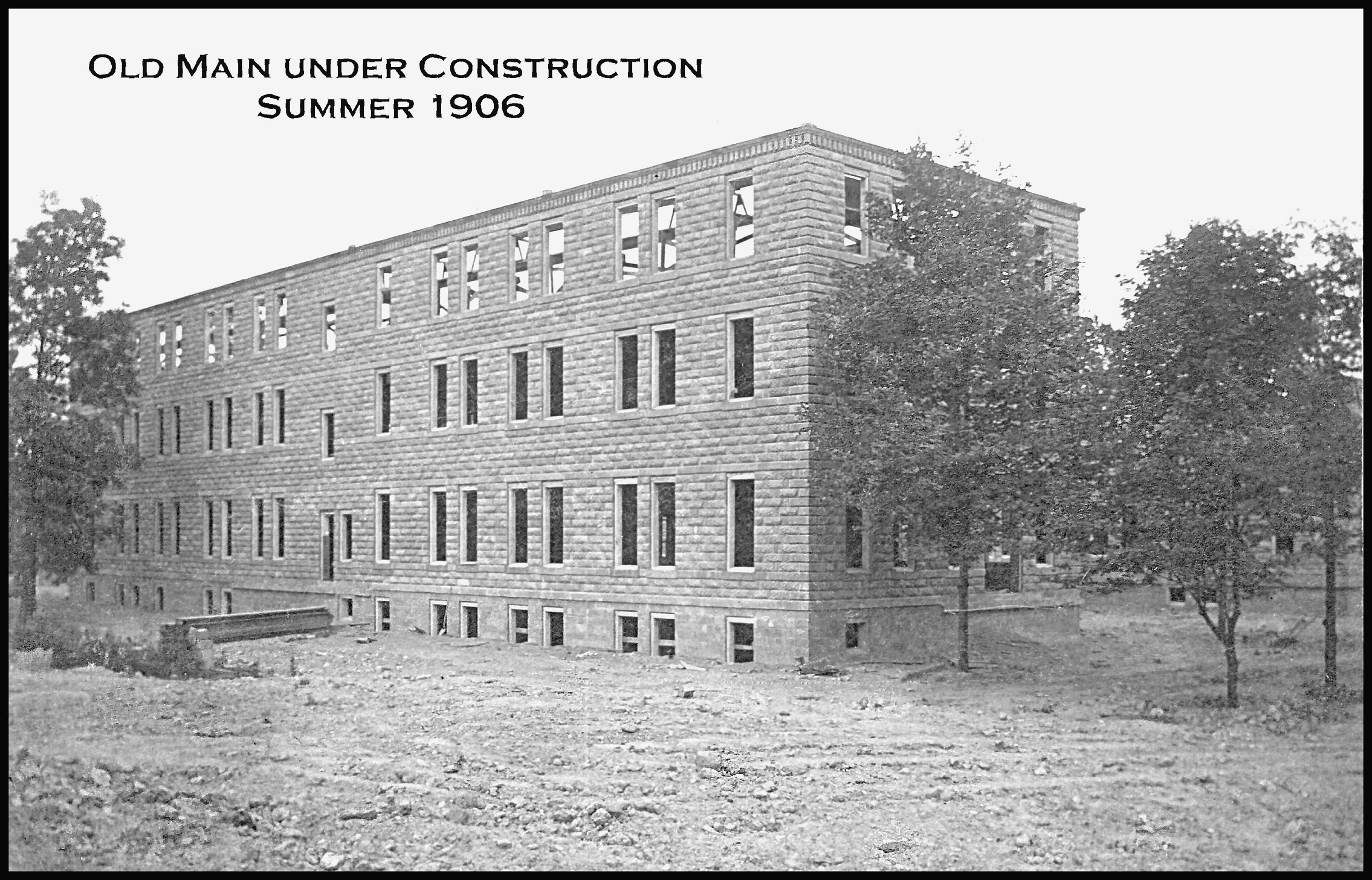 Old Main_19-construction 1906 B&W.jpg